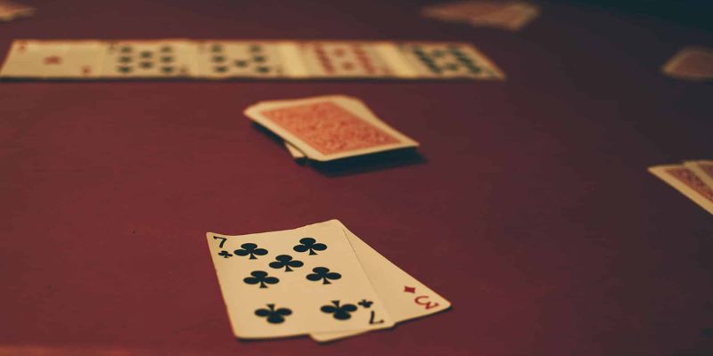 Đây là trò bài so điểm giữa hai cửa: Player và Banker